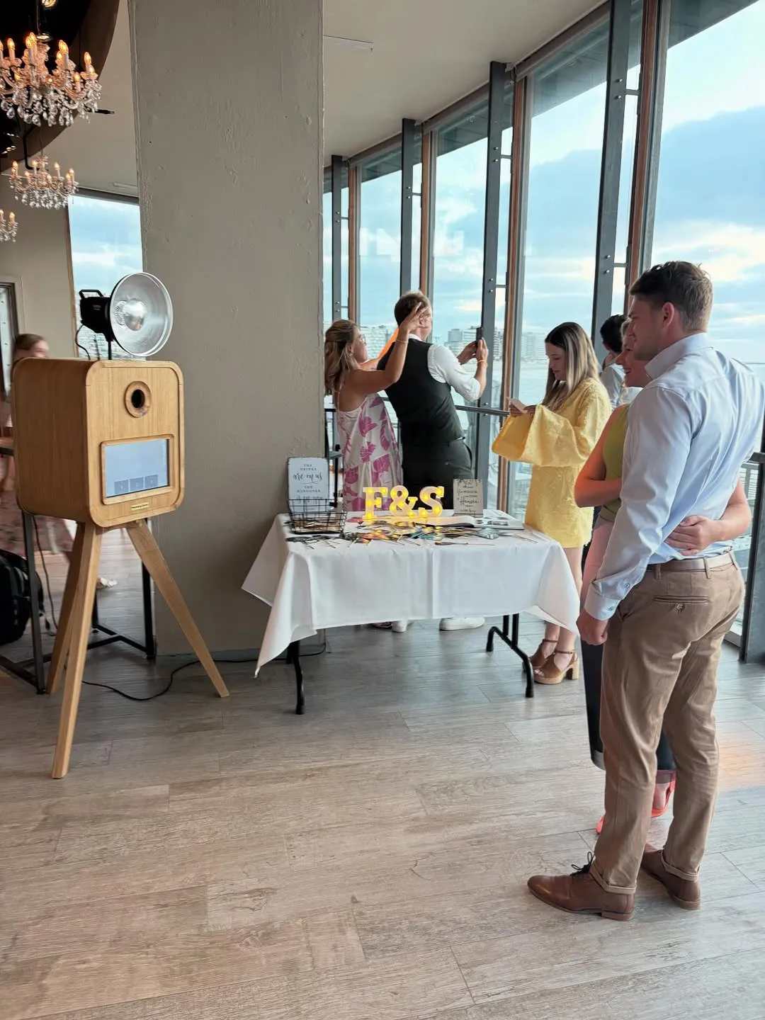 Photobooth volledig opgesteld op een trouwfeest